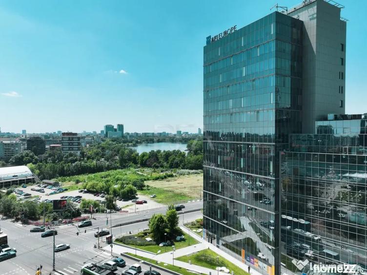 Apartament cu 4 camere semidecomandat în Floreasca