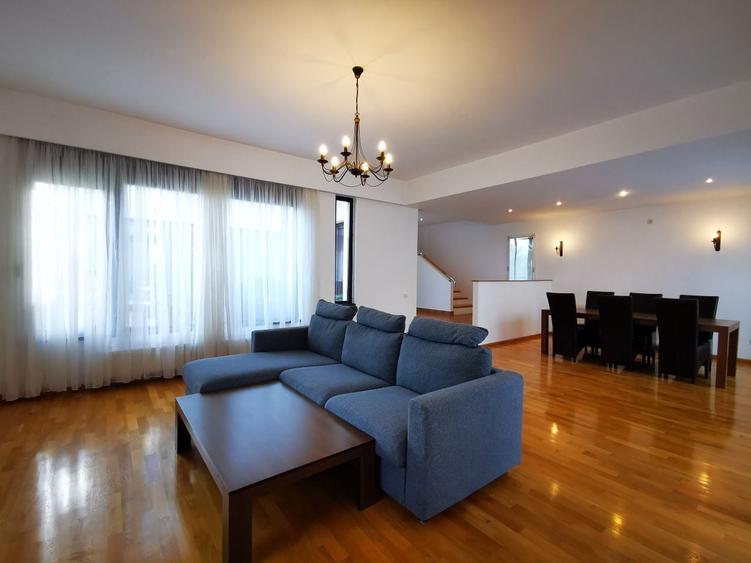 Duplex cu 5 camere cu Canalizare în Iancu Nicolae