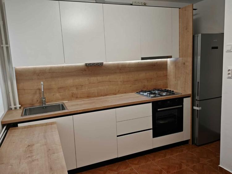Apartament cu 3 camere semidecomandat în Alexandru Obregia