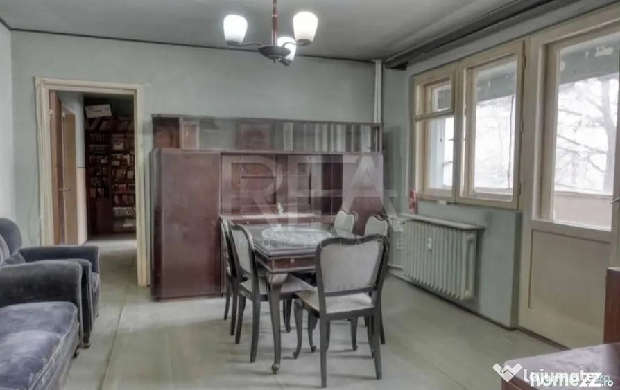 Apartament cu 3 camere semidecomandat în Gorjului