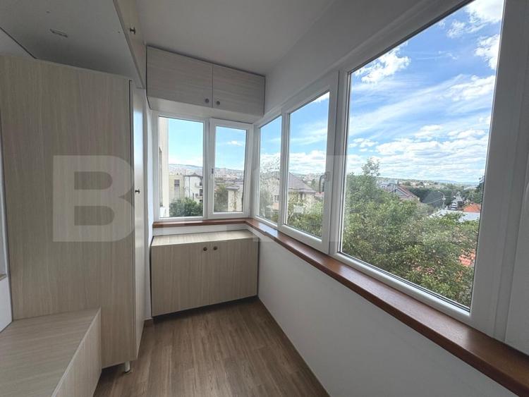 Apartament cu 4 camere decomandat, mobilat în Semicentral