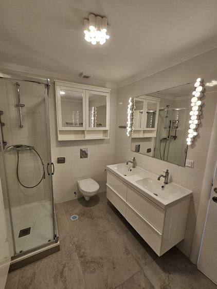 Apartament cu 3 camere decomandat, mobilat în Iancu Nicolae