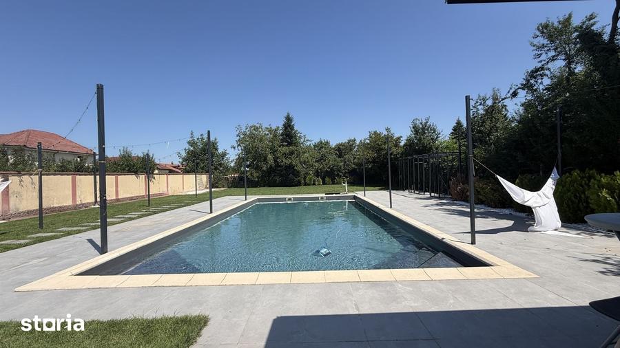 Casă cu 10 camere cu Teren 1300 Mp în Central