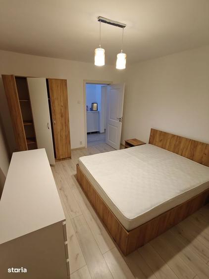 Apartament cu 3 camere semidecomandat, mobilat în Podu Roș