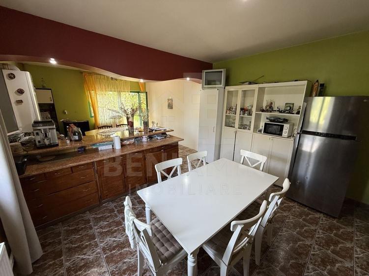 Casă cu 5 camere cu Teren 1039 Mp în Rovine