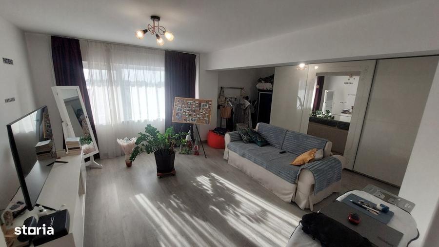Apartament cu 4 camere, mobilat în Central