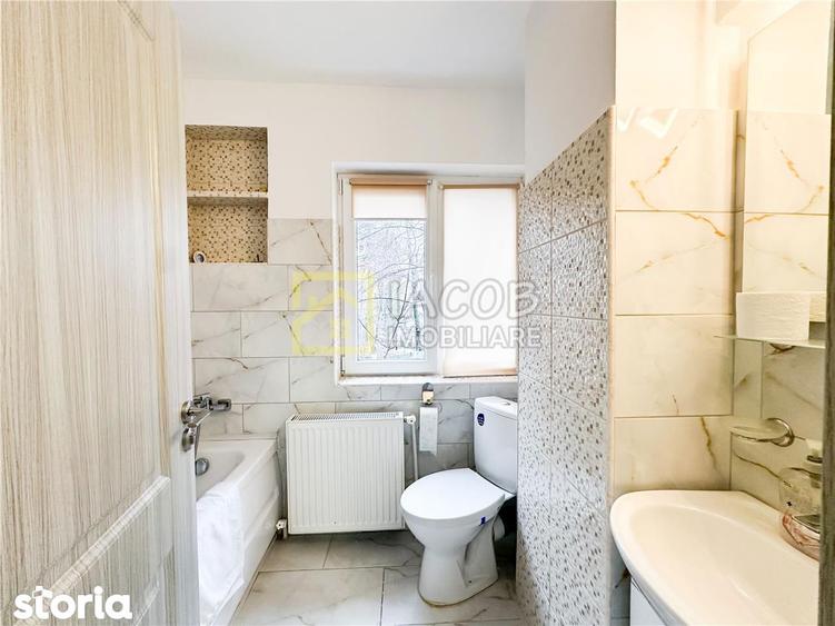 Apartament cu 3 camere semidecomandat în Cornișa