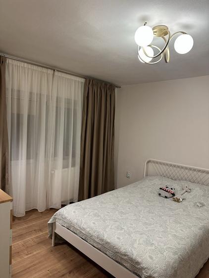 Apartament cu 4 camere decomandat în Central