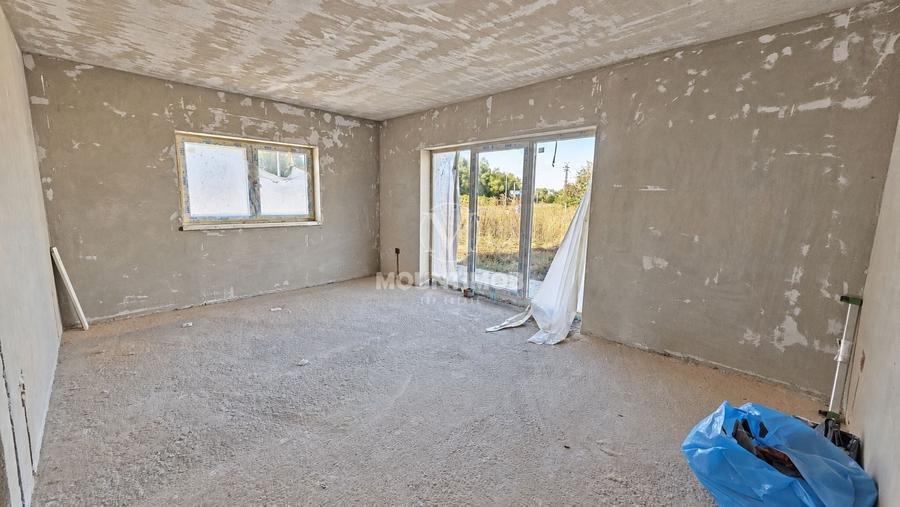 Duplex cu 3 camere cu Canalizare în Cristian