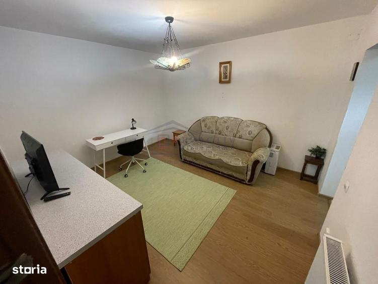 Apartament cu 2 camere semidecomandat în Roșu