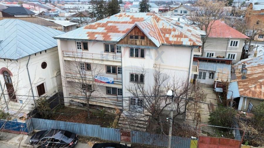 Casa solida de vanzare in Tecuci | Pozitie buna, pret imbatabil - 1