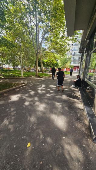 Spatiu comercial, parter bloc, 3 intrari, posibil amenajare in 2 sau 3  spatii - 2