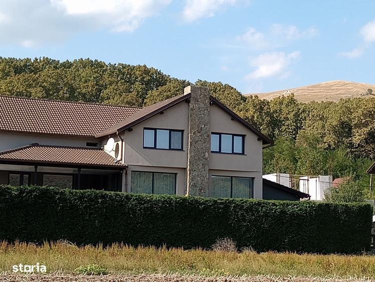 Casă cu 4 camere în Exterior Vest