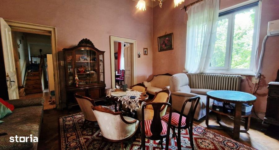 Apartament cu 5 camere în Victoriei