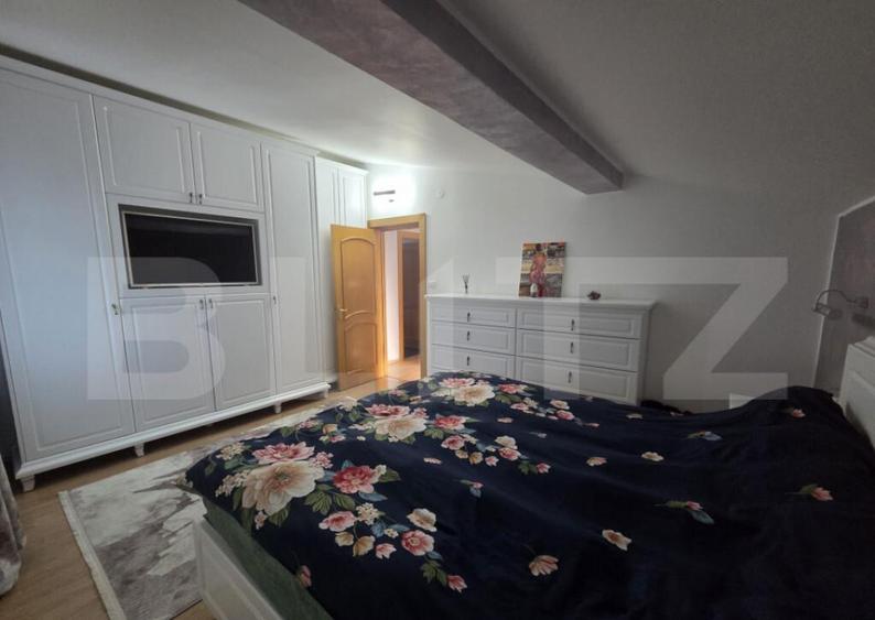 Vila 226 mp utili, curte 277 mp, zona Micro 3 - 24