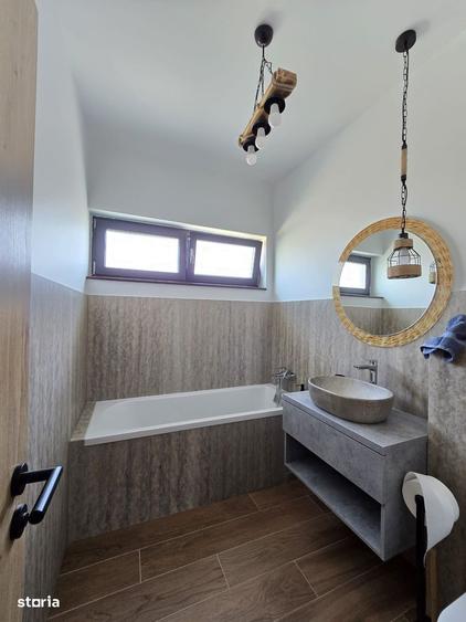 Casa cu piscina si garaj, 5 camere - 10