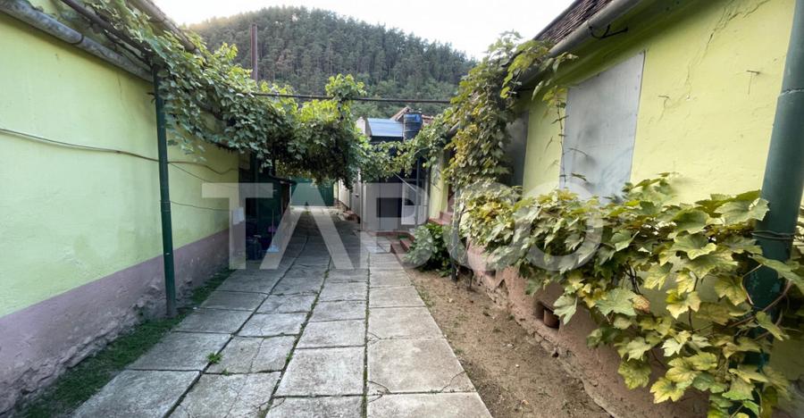 Casa centrala de vanzare in Gura Raului 560 mp curte+gradina - 9