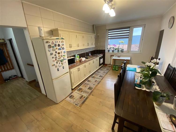 Casa cu 4 camere+spatiu comercial de vanzare in Unirii - 5