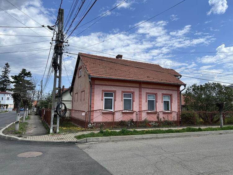 Casa de vanzare pe colt Radauti- zona selecta centrala - 7