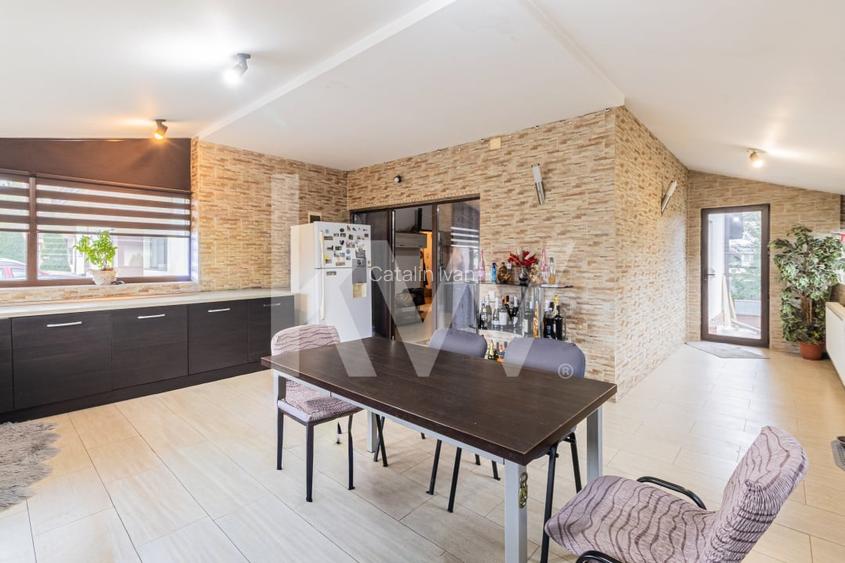 Apartament spatios, curte proprie, parcare inclusa, disponibil imediat