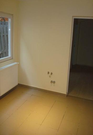 Casa 5 camere, spatiu comercial inclus, stradal, pretabila Rezidential, Cabinet - 12