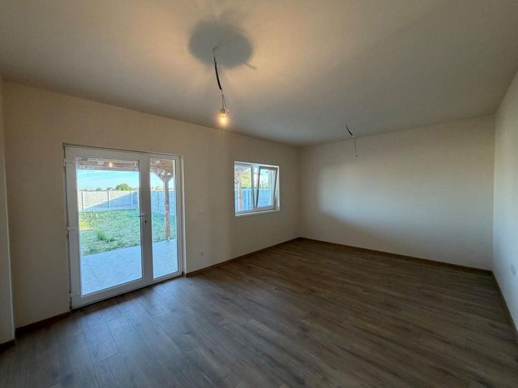 Duplex cu 4 camere cu Teren 320 Mp în Moșnița Nouă