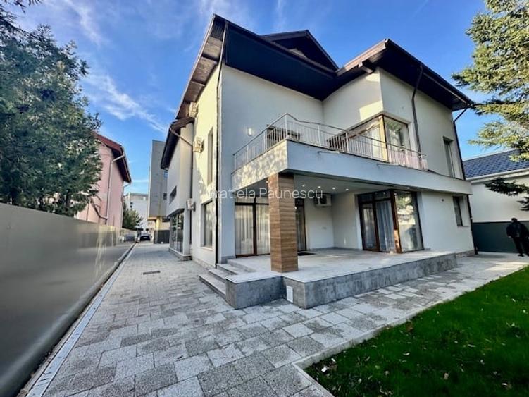 Inchiriere vila individula  8 camere/ pretabil - office, clinica, rezidential