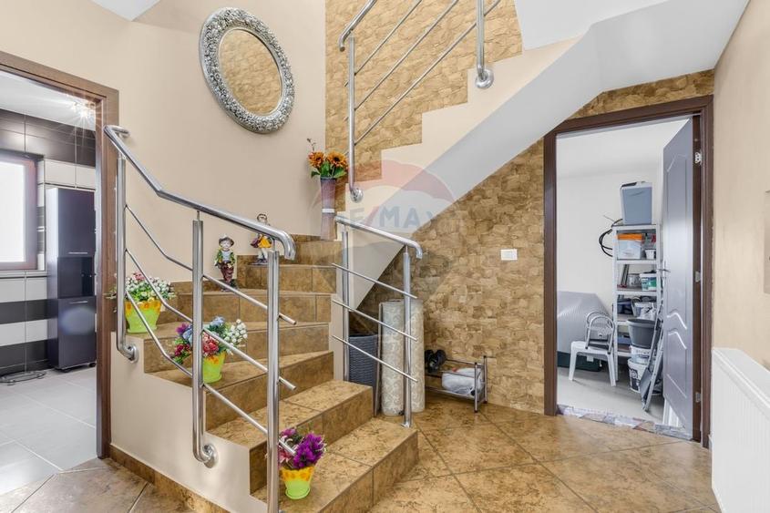 Casa noua pe colt si teren 1079 mp de vanzare in Macea,Arad - 18