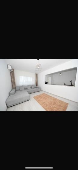 Apartament cu 2 camere decomandat în Micro 17