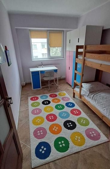 Apartament cu 3 camere decomandat în Micro 17