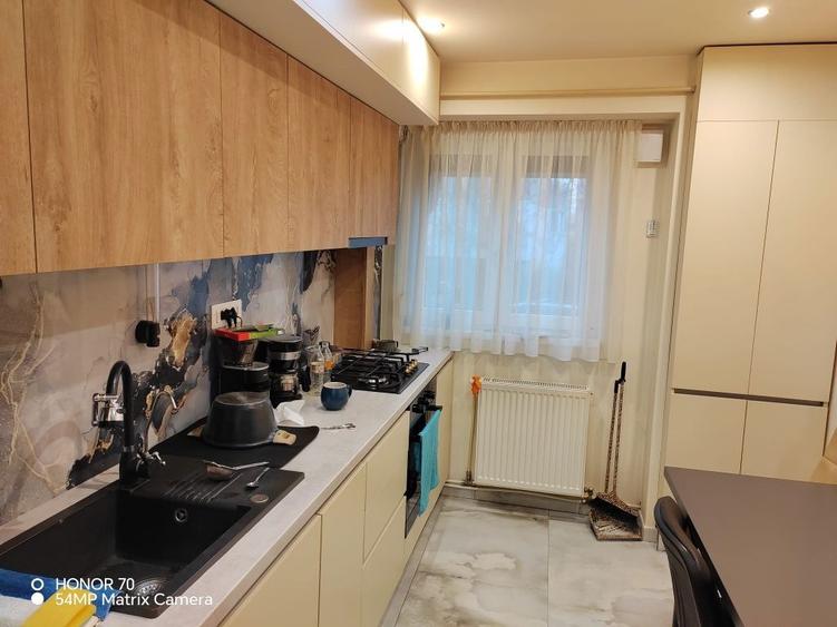 Apartament cu 3 camere decomandate de vanzare parter zona Nord, strada Calugareni - 7