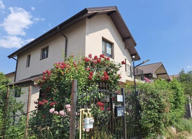 Vila superba cu foisor la  2 minute de Ghencea pe strada Safirului