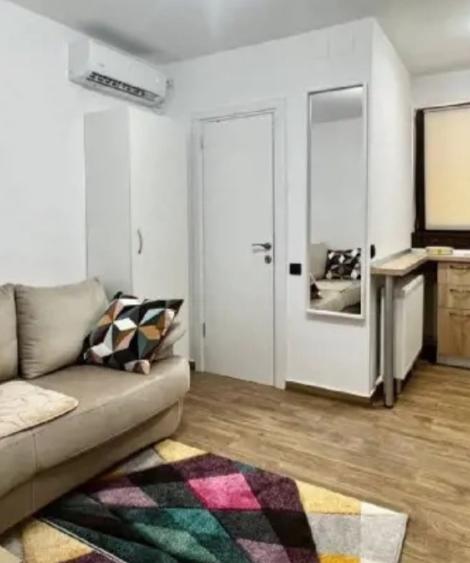 Metrou 1 Decembrie - 1