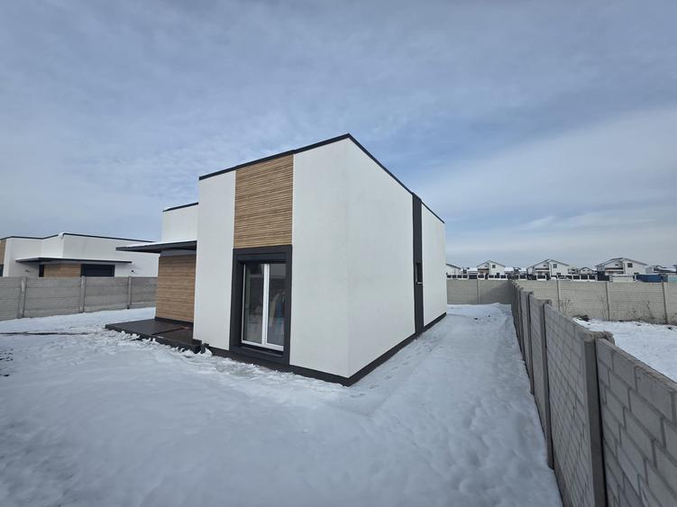 Casa stil mediteranean ,(zona de intrare in Comuna) - 2