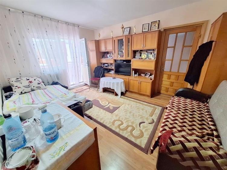 Apartament 2 camere semidecomandat , zona Ura - 1