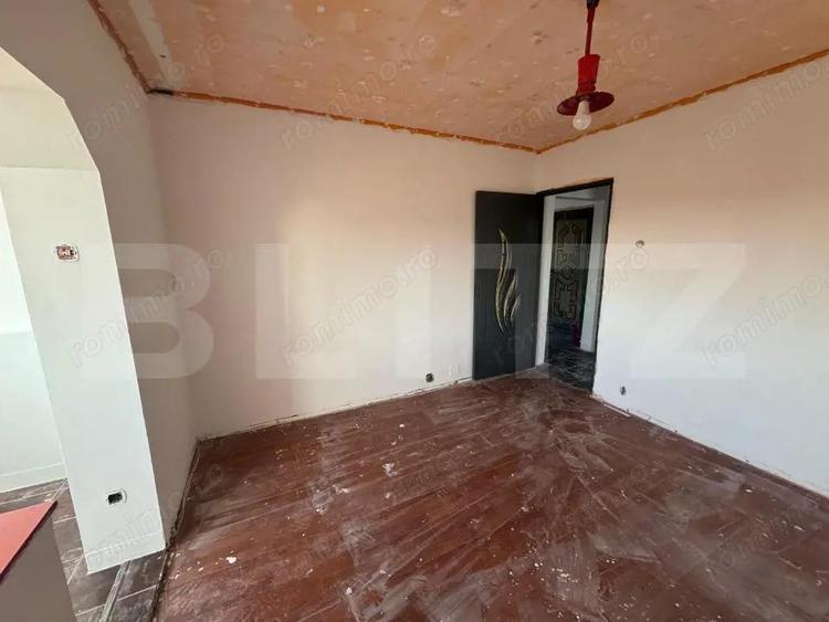 Apartament 3 camere, decomandat - zona Velenta - 1