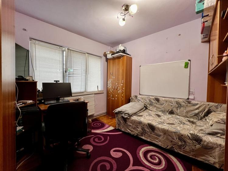 Apartament spatios, 3 camere, decomandat, etaj 1 - Calea Sagului - 5