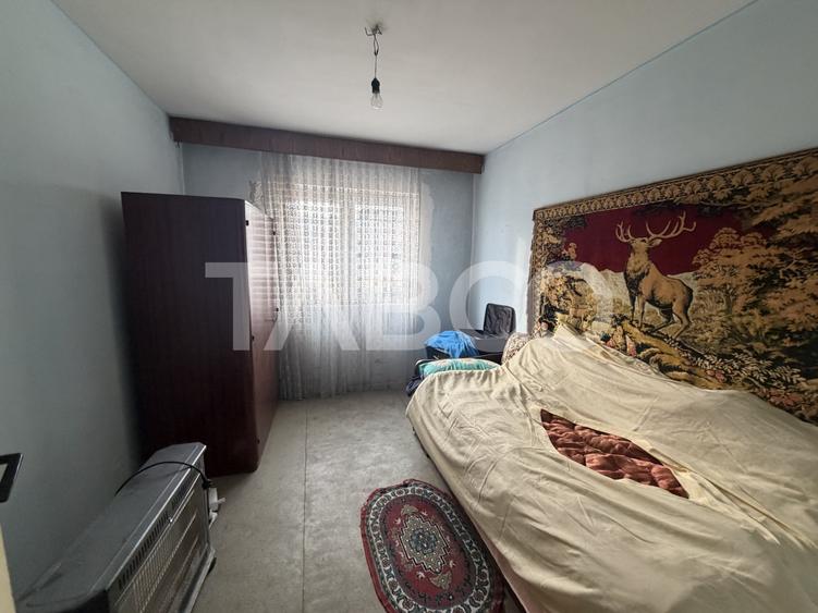 Apartament semidecomandat 4 camere 2 bai etaj 4 zona 1 Decembrie 1918 - 5