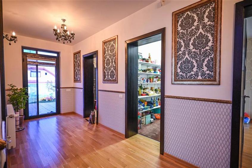 Resedinta distincta, mobilata cu rafinament, pe 1.000 mp teren, Central, Sacele, - 29