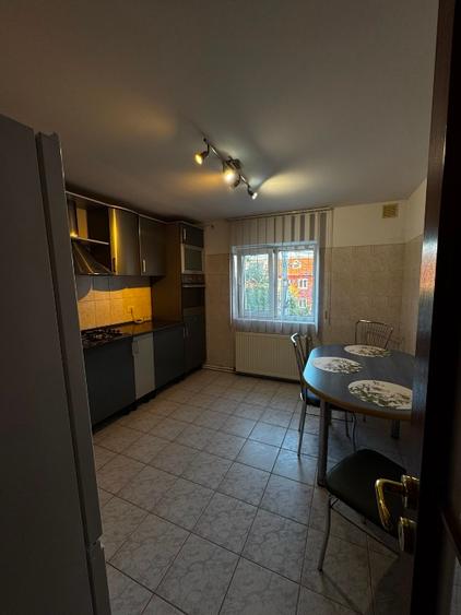 Inchiriez apartament cu 3 camere - 4