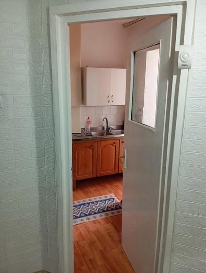 Apartament decomandat, zona centrala, parter , curat, zona lini?tita. - 1
