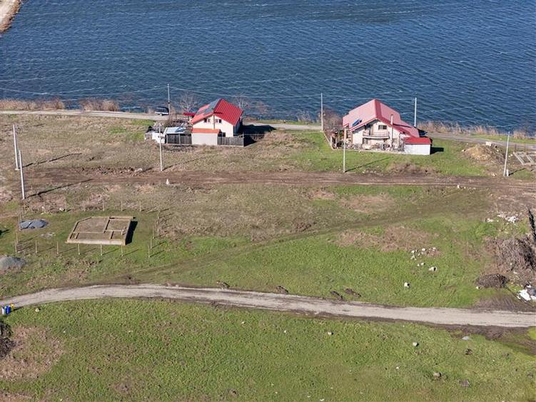 Teren Intravilan 2380 mp Langa Lac, Corbu - 14