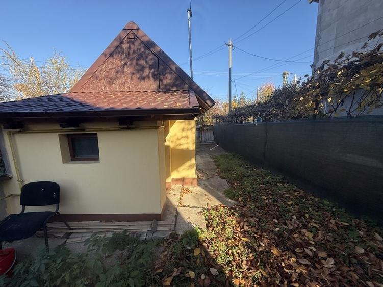 2 corpuri de Casă renovate + teren 125 mp Campina - 5