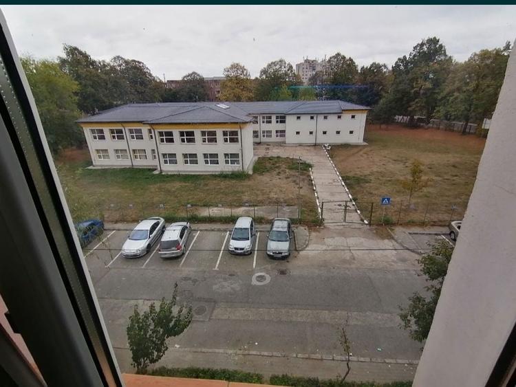 Vand apartament cu 3 camere in orasul Giurgiu - 1