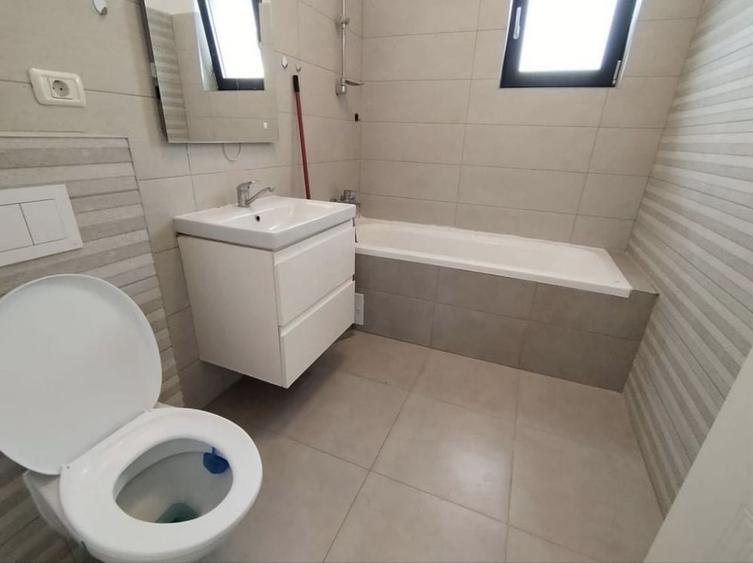 Casă cu 2 camere decomandat în Giroc