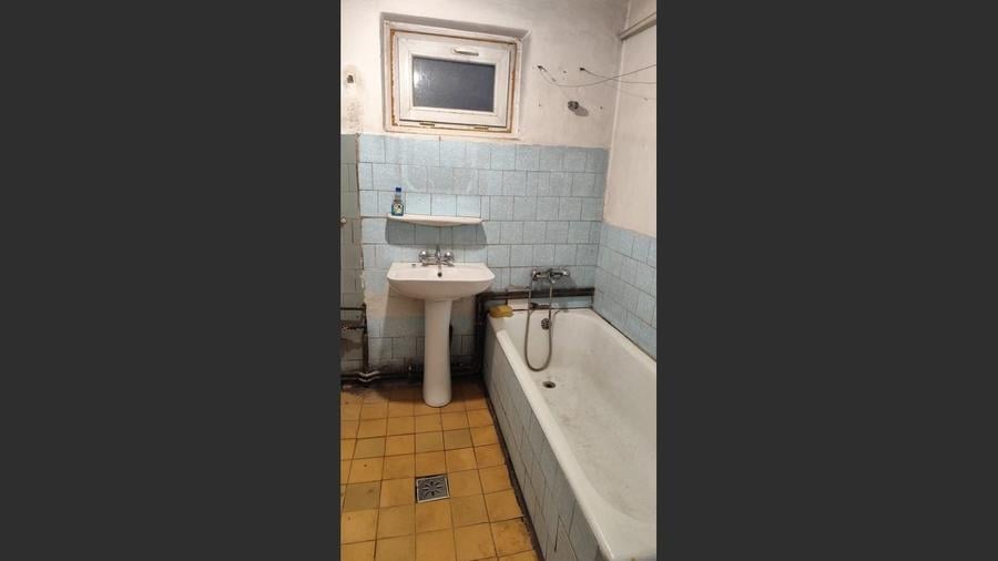 Casă cu 3 camere cu Canalizare în Băicoi