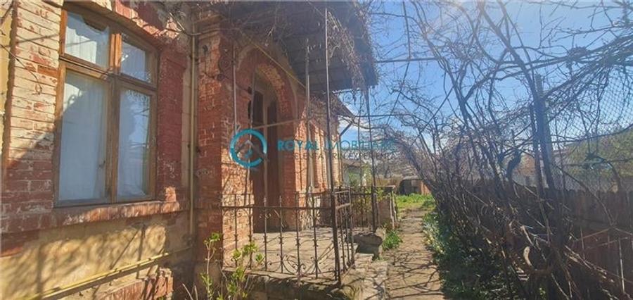 Royal Imobiliare - Vanzare imobil + teren zona Centrala - 1