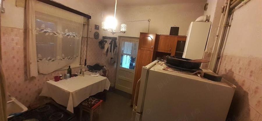 Casa cu mansarda la curte 535 m - 1