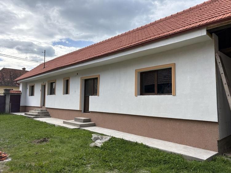 Casă cu 3 camere în Noua