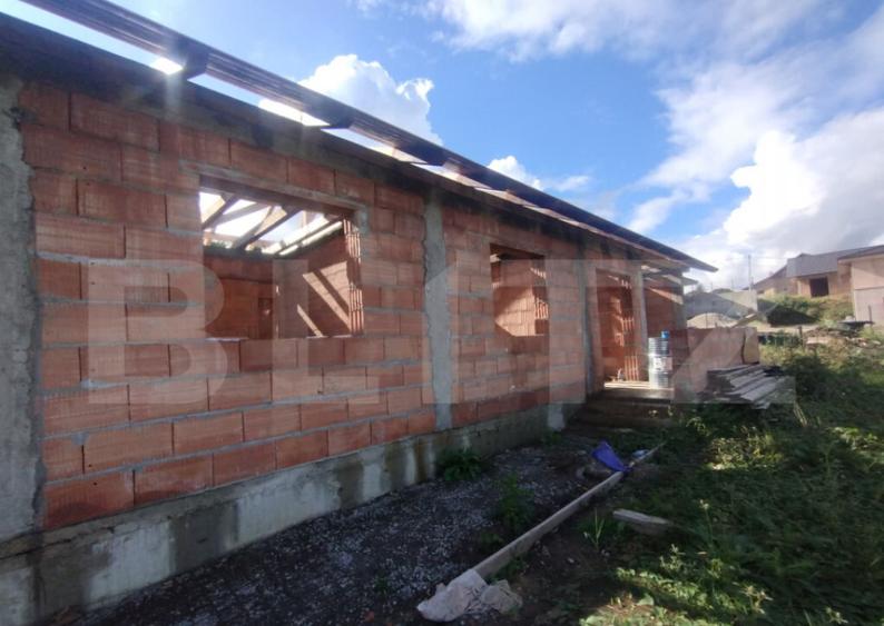 Casa la rosu 100mp,4 camere,750 mp teren extravilan,zona Dea - 7
